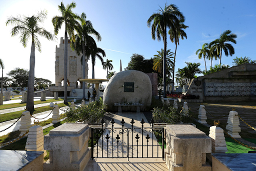 nghĩa trang lăng mộ đá của lãnh tụ cuba fidel castro